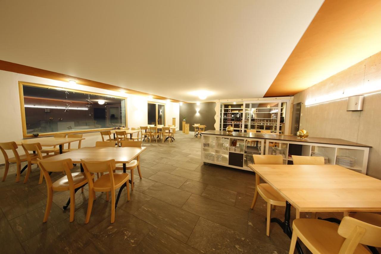 Hotel Avers Am Bach Exteriör bild
