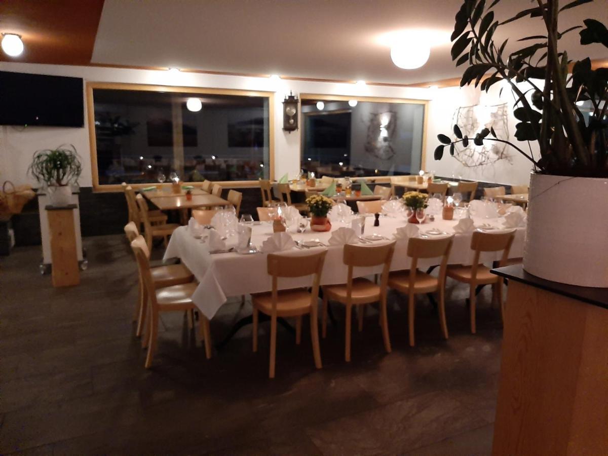 Hotel Avers Am Bach Exteriör bild